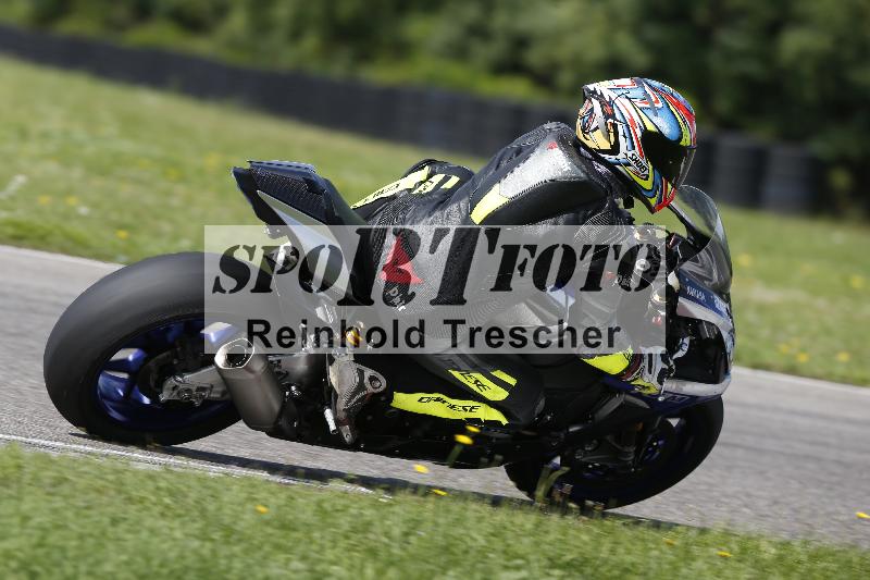 /53 16.09.2025 Track Day Domi Aegerter ADR/Gruppe rot/backside
